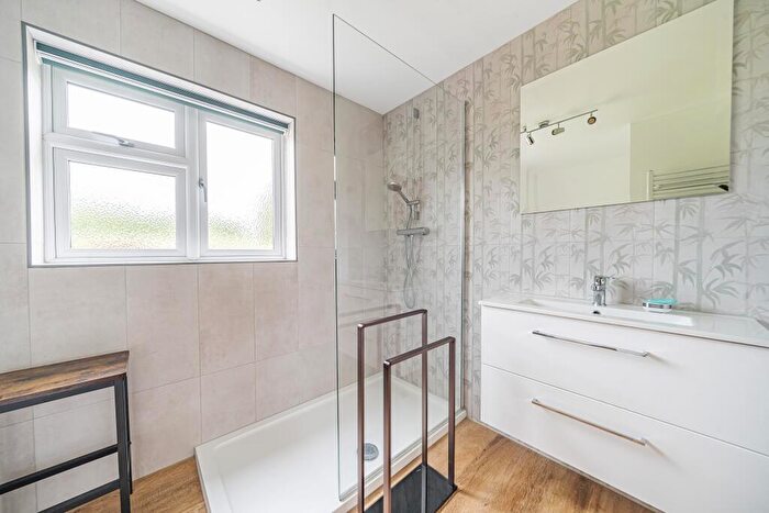 4 Bedroom Detached House For Sale In Alton Road, South Warnborough, Hook, Hampshire, RG29