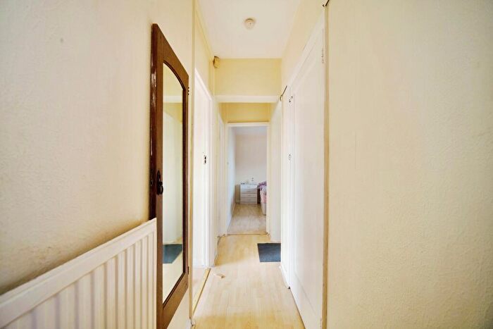 2 Bedroom Flat For Sale In Clarence Road, Wood Green, London, N22