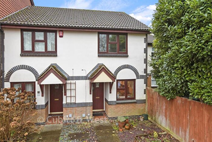 2 Bedroom Semi Detached House For Sale In Keats Avenue, Redhill, Surrey, RH1
