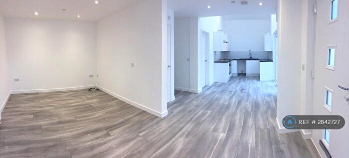 2 Bedroom End Of Terrace House To Rent In Manifold Road, Eastbourne, BN22