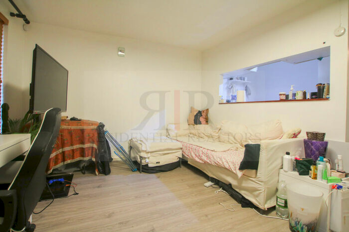 1 Bedroom Terraced House To Rent In Kinburn Street, London, SE16