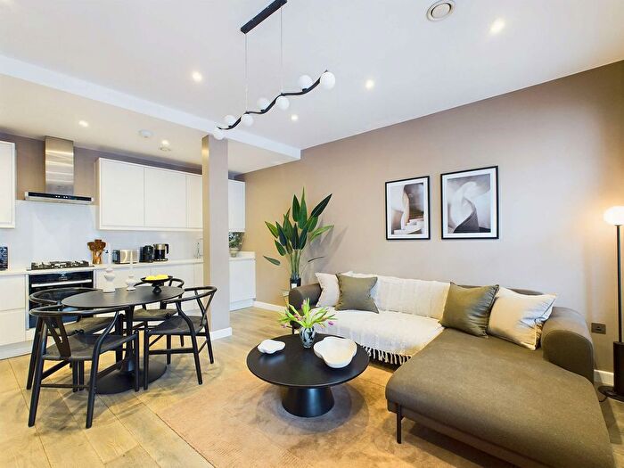 1 Bedroom Flat To Rent In West End, W1D