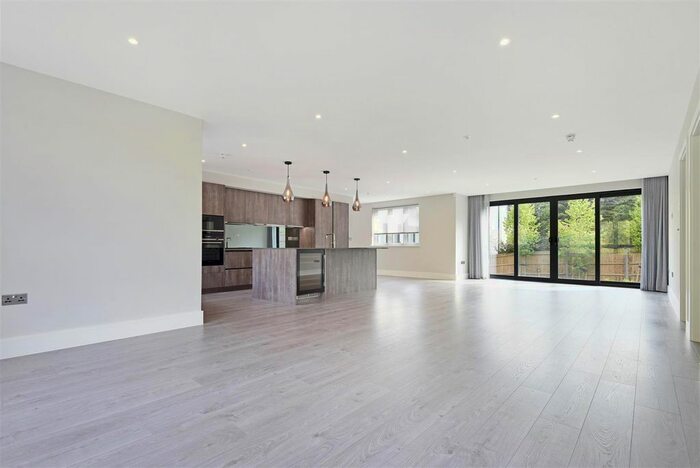 2 Bedroom Flat To Rent In Chislehurst Road, Bickley, Bromley, BR7