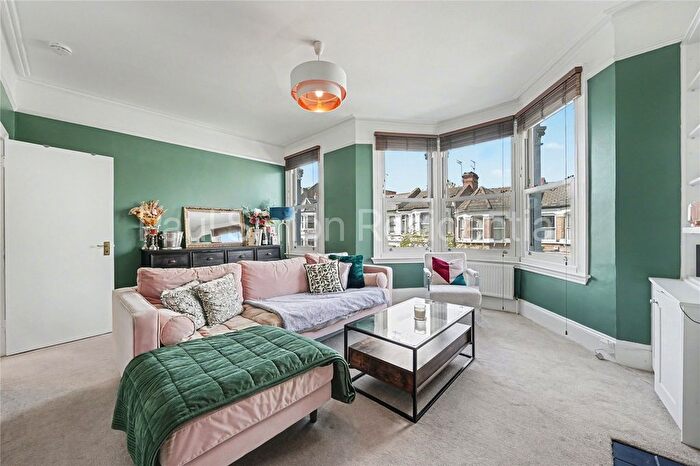 2 Bedroom Flat For Sale In Warham Road, Harringay, London, N4