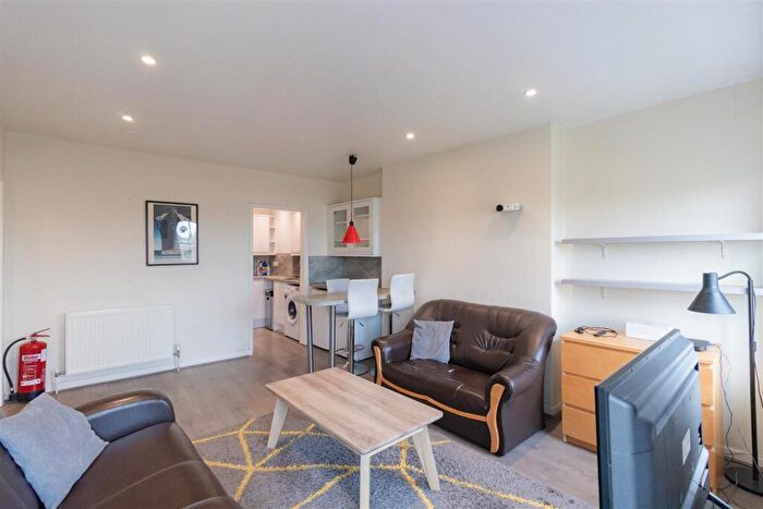 3 Bedroom Flat To Rent In Lansdown Crescent, Cheltenham, GL50