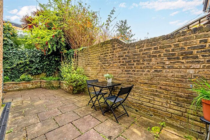 1 Bedroom Flat For Sale In Goldsmith Road, London, W3