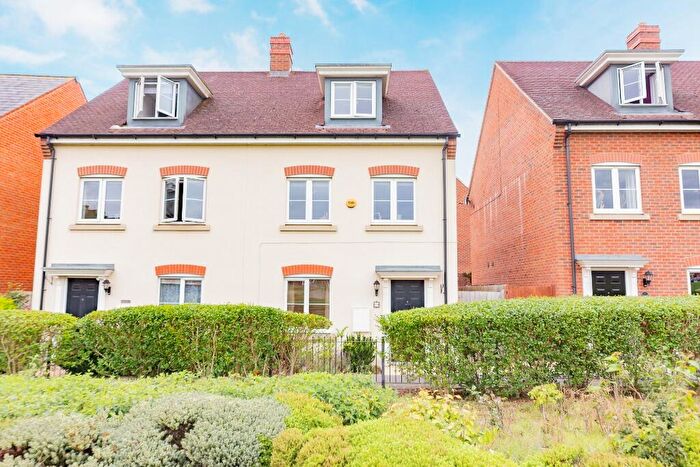 3 Bedroom Town House For Sale In Quicksilver Way, Picket Twenty, Andover, SP11