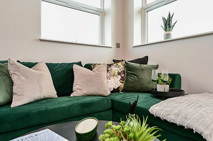 2 Bedroom Flat For Sale In Camp Road, Farnborough, GU14
