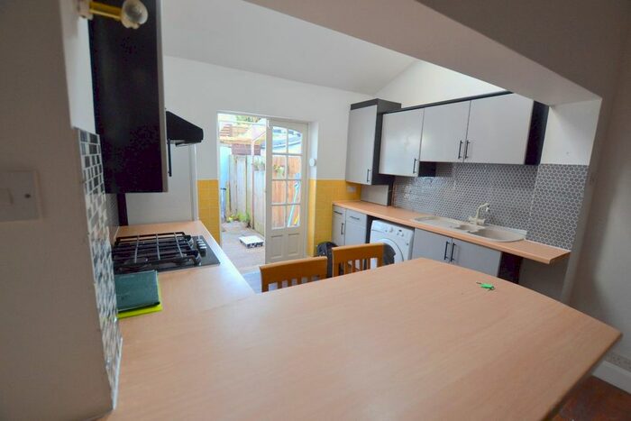 3 Bedroom Flat To Rent In Coombe Road, Norbiton, Kingston Upon Thames, KT2