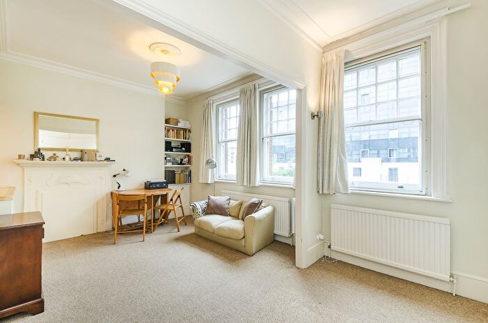 Studio To Rent In Vauxhall Bridge Road, London, SW1V