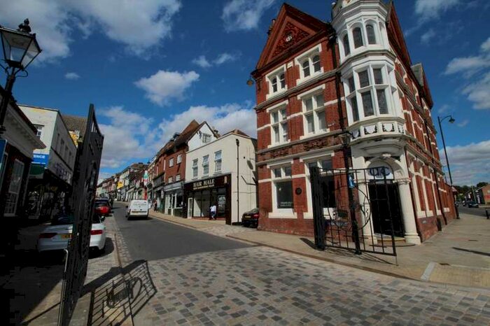 Apartment To Rent In Brand New Unique Luxury Studio Apartment Set In Heart Of Hemel Old Town!, HP2