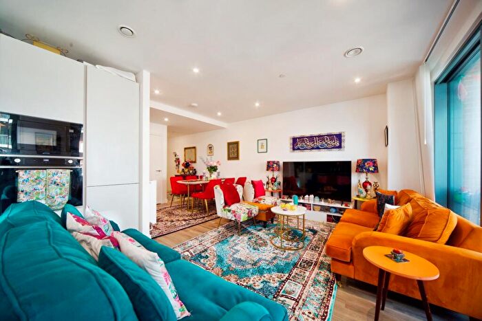 3 Bedroom Flat For Sale In Gillender Street, London, London, E3