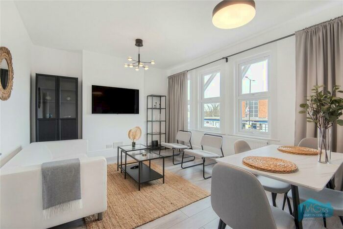 2 Bedroom Maisonette To Rent In Bowes Road, Arnos Grove, London, N11