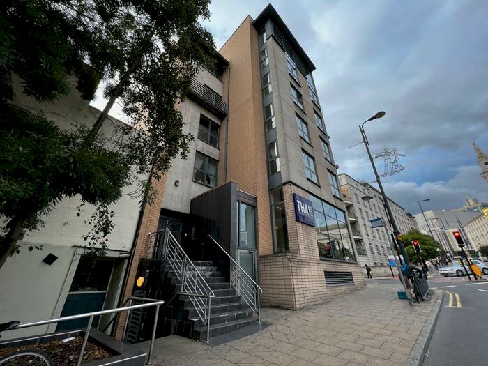 2 Bedroom Flat To Rent In Portland Place, Calverley Street, Leeds, West Yorkshire, LS1