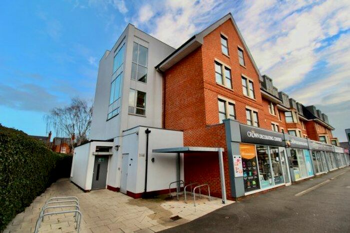 2 Bedroom Flat To Rent In Scarrington Road, Nottingham, NG2