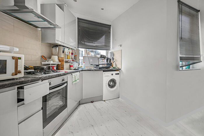 2 Bedroom Apartment For Sale In Sumner Road, Croydon, Surrey, CR0