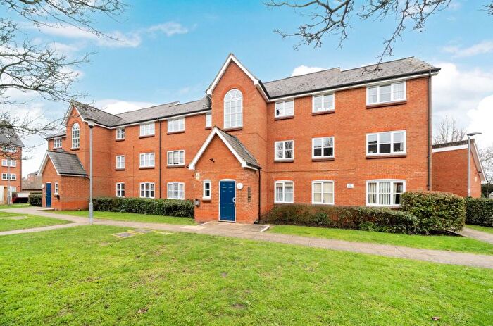 2 Bedroom Flat For Sale In Crown Quay, Bedford, MK40