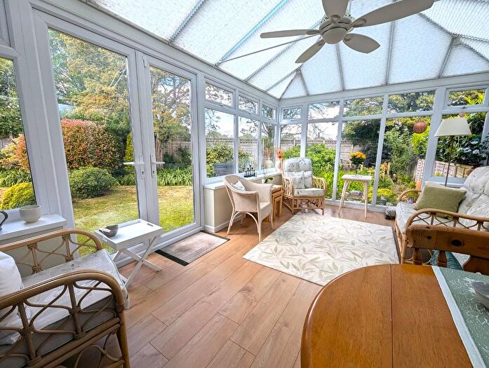 2 Bedroom Chalet For Sale In Woodlands Avenue, Emsworth, PO10