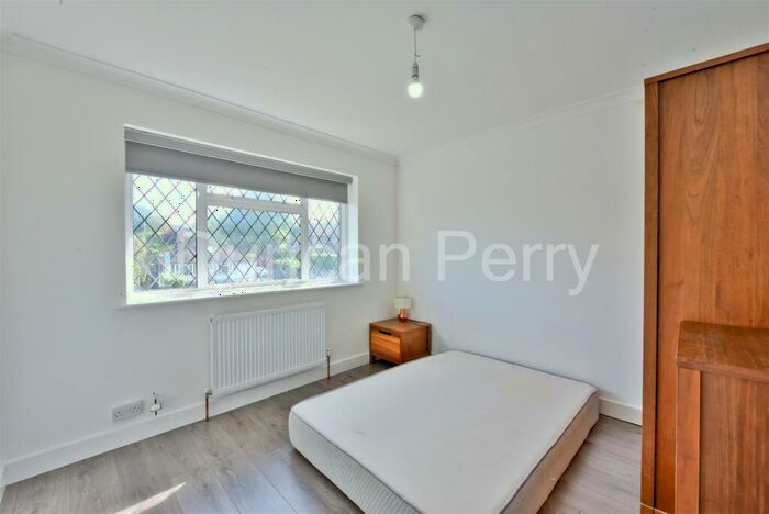 4 Bedroom Detached House For Sale In Tolmers Avenue, Cuffley, EN6