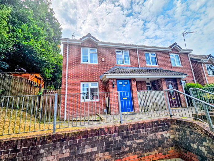 3 Bedroom Semi-Detached House For Sale In Highglen Drive, Plympton, PL7