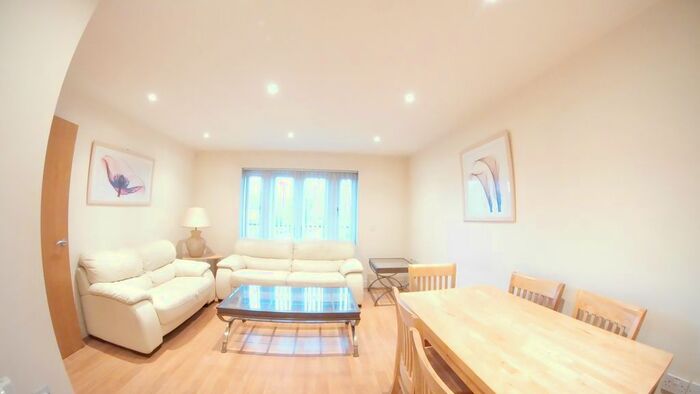 2 Bedroom Flat To Rent In Huntercombe Lane North, Taplow, Maidenhead SL6