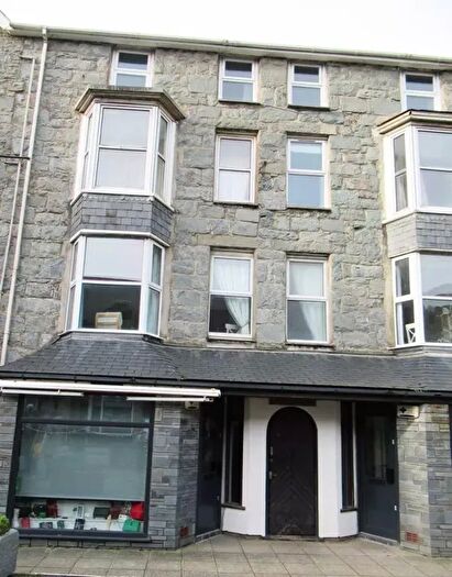 2 Bedroom Flat To Rent In Beach Road, Barmouth, LL42