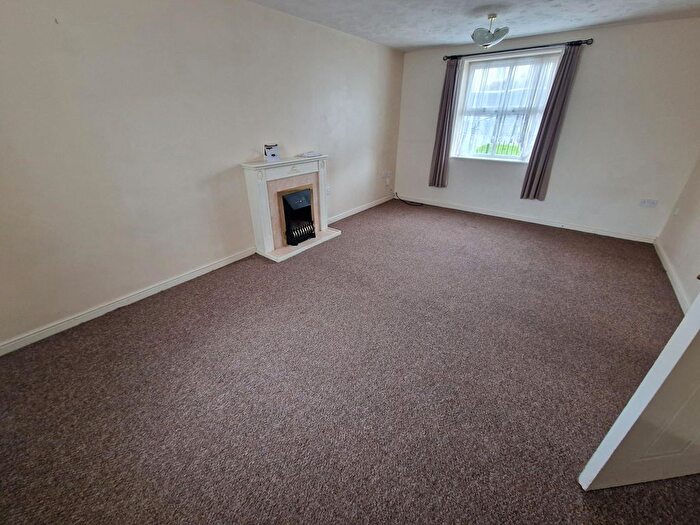 2 Bedroom Flat To Rent In Fosse Way, Yeovil, BA21