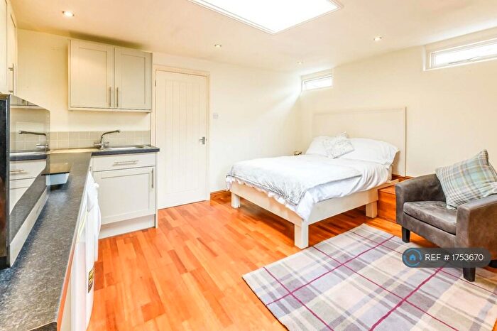 Studio To Rent In Floor Priors Walk, Wimborne, BH21