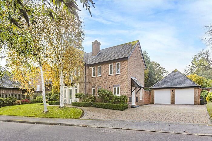 5 Bedroom Detached House For Sale In Chervil Way, Burghfield Common, Reading, RG7