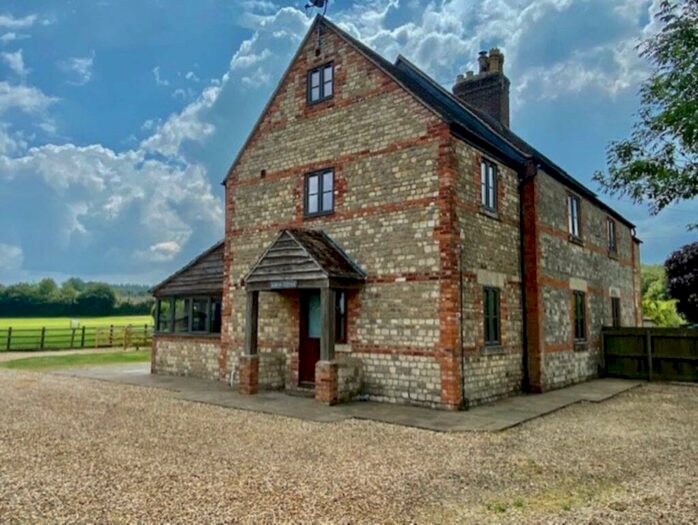 3 Bedroom House To Rent In Victoria Road, Warminster, BA12