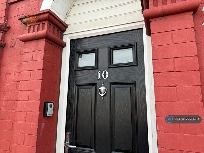 3 Bedroom Terraced House To Rent In Dockin Hill Road, Doncaster, DN1