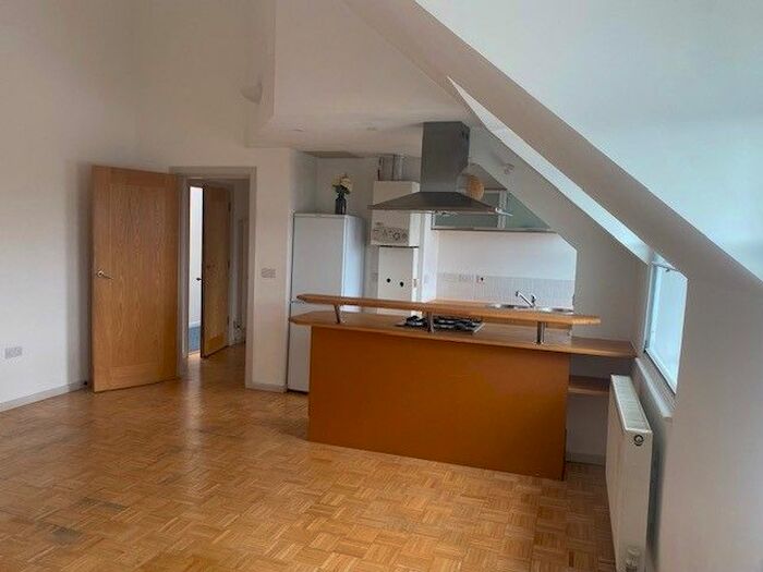 1 Bedroom Flat To Rent In Central Road, Worcester Park, KT4