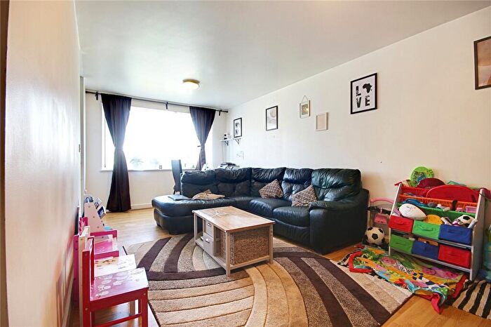 2 Bedroom Flat To Rent In Enstone Road, Enfield, EN3