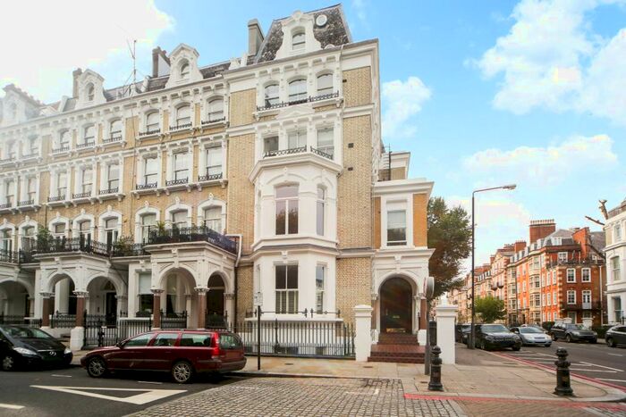 1 Bedroom Flat To Rent In Redcliffe Square, London, SW10