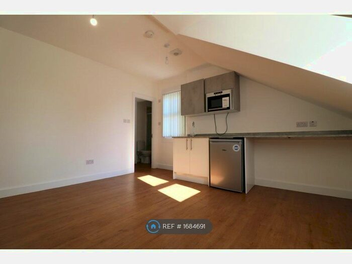 Studio To Rent In Kingston Road, Teddington, TW11