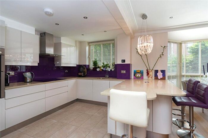 2 Bedroom Apartment To Rent In Queens Terrace, St John's Wood, London, NW8