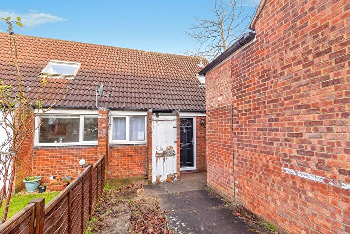 2 Bedroom Bungalow For Sale In Arncliffe Drive, Heelands, Milton Keynes, Buckinghamshire, MK13