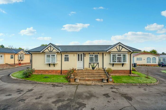 2 Bedroom Mobile Home For Sale In Layters Green Lane, Chalfont St Peter, Gerrards Cross, SL9