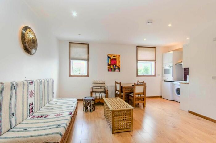 1 Bedroom Flat To Rent In Kempsford Gardens, London, SW5