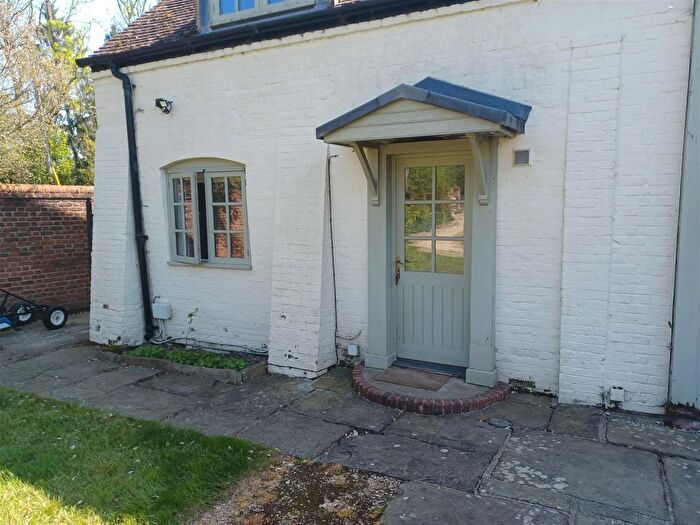 1 Bedroom Flat To Rent In Inkpen, Hampshire, RG17