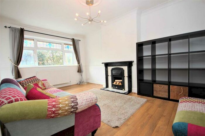 2 Bedroom Maisonette To Rent In Brantwood Close, Walthamstow, E17