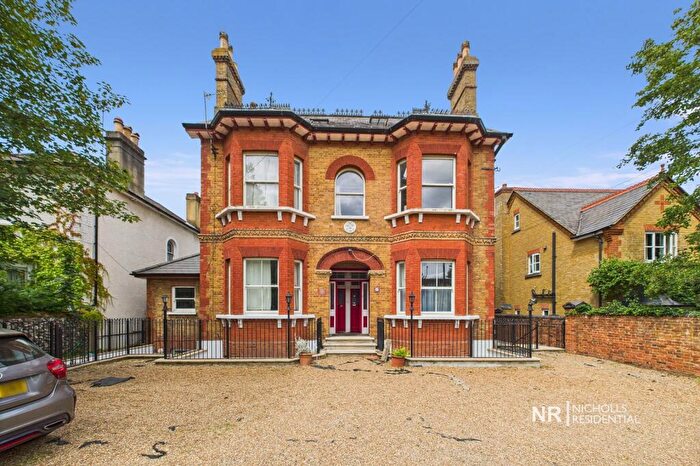 3 Bedroom Flat To Rent In Worple Road, Epsom, Surrey., KT18