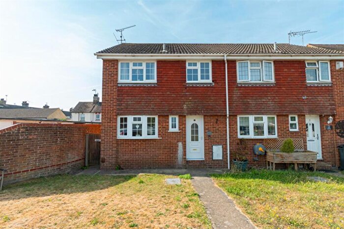 3 Bedroom Semi Detached House For Sale In Nelson Road, Wouldham, ME1