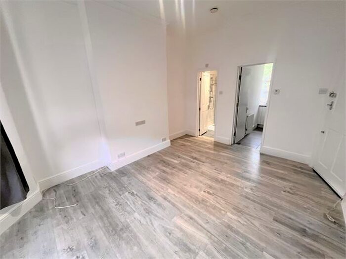 1 Bedroom Flat To Rent In Hither Green Lane, Hither Green, London, SE6