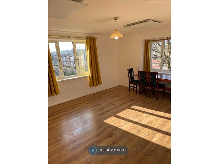 Studio To Rent In Fairbairn Close, Purley, CR8