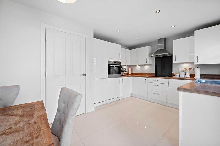 3 Bedroom Town House For Sale In Kingfisher Road, Thrapston, NN14