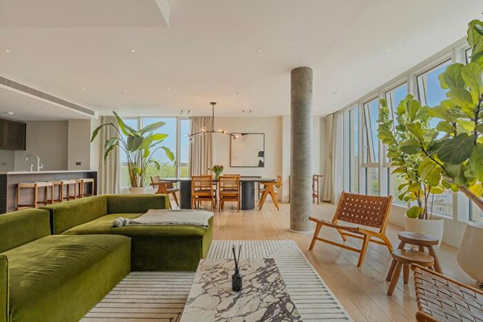 3 Bedroom Flat To Rent In Long Street, Shoreditch, E2