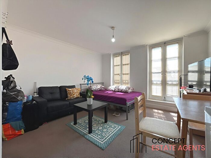 1 Bedroom Flat To Rent In Glenburnie Road, Tooting Bec, SW17