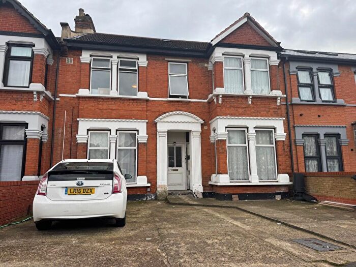 1 Bedroom Apartment To Rent In Kildowan Road, Ilford, London, IG3