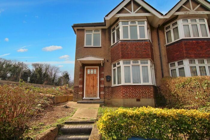 3 Bedroom End Of Terrace House To Rent In High Road, London, N2